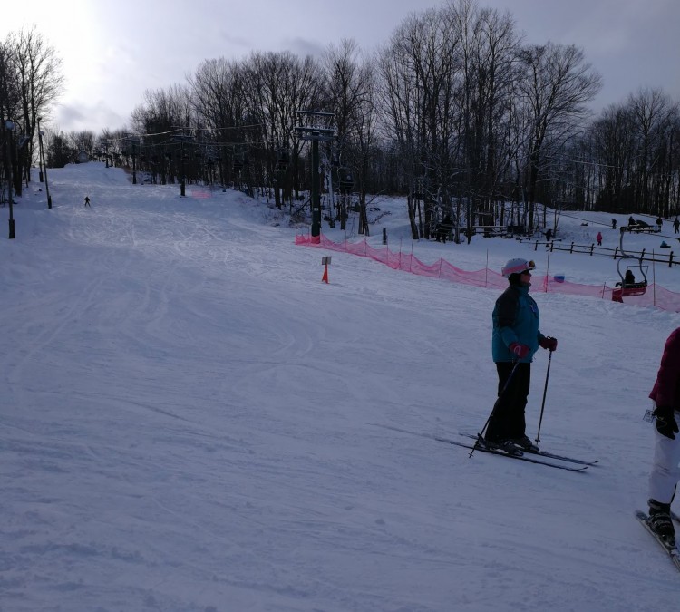 hideout-ski-slope-photo
